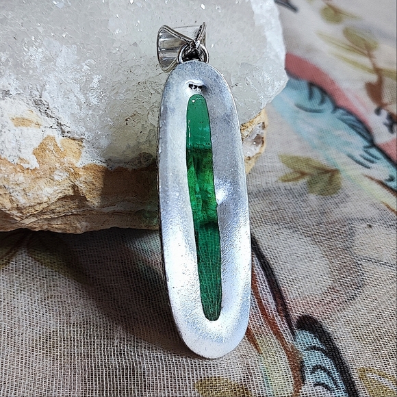 Emerald Green Elongated Faceted Glass Crystal Stone Sterling Silver 925 Pendant - Picture 7 of 15